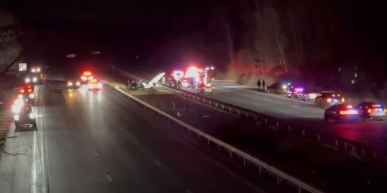 بالفيديو ـ مقتل شخص بتحطّم طائرة صغيرة في نيويورك