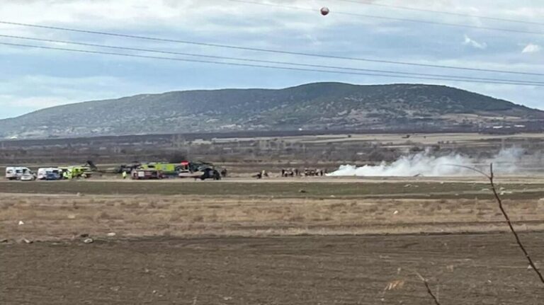 بالفيديو.. 4 قتلى بسقوط مروحية تركية