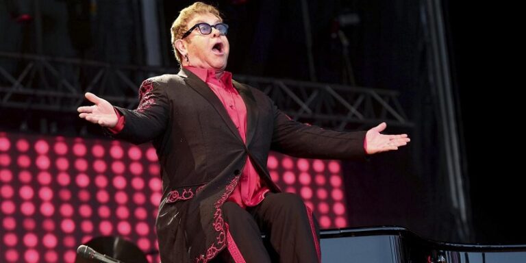 إلتون جون.. أعمى!