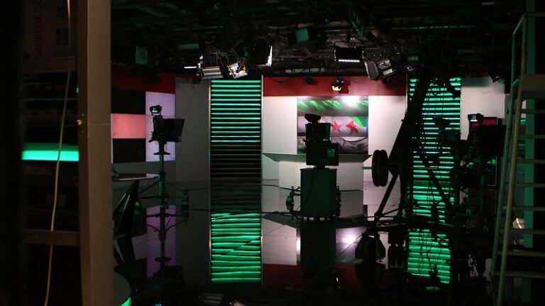 التلفزيون السوري بحالة “صمت” منذ سقوط نظام الأسد!