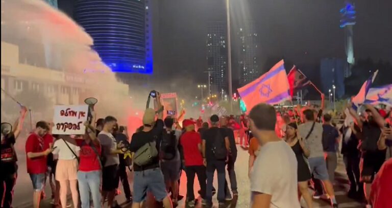 اعتقال 4 متظاهرين “إسرائيليين” قرب مقر نتنياهو