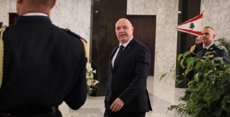 3 لاءات من عون