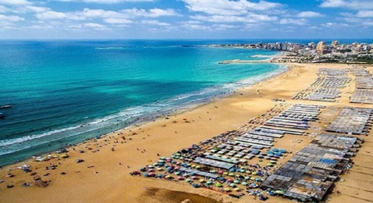 صور تنهض.. زحمة غير مسبوقة على الشواطئ