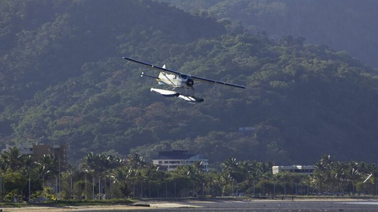 ضحايا بتحطم طائرة مائية في أستراليا (فيديو)