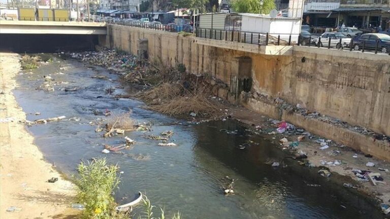 انتشال جثة من مجرى نهر أبو علي في طرابلس (صور)