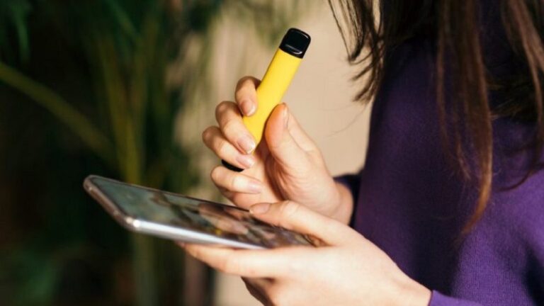 مخدرات في الـ”Vape”.. والضحايا طلاب مدارس!