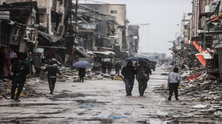 الاحتلال يمنع إمدادات حيوية لغزة والمعاناة مستمرة بالقطاع الصحي