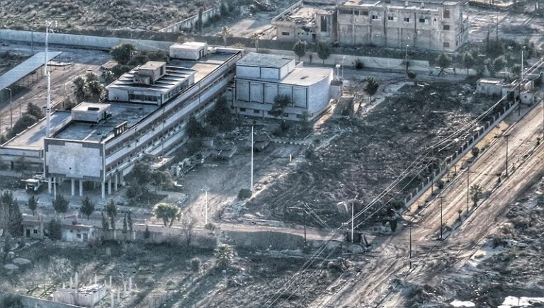 جيش الاحتلال يحرق مبنى محافظة القنيطرة