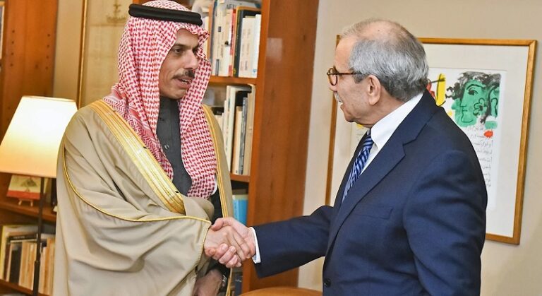 الموفد السعودي تطرّق إلى تفاصيل الحقائب؟