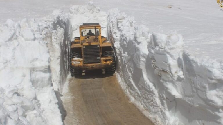 الطرقات الجبلية المقطوعة بسبب الثلوج