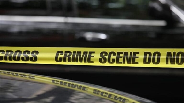 قتل زوجته طعناً.. وسلّم نفسه!