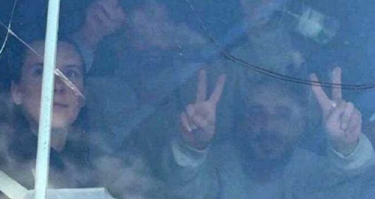 وصول حافلات الأسرى المحررين الى رام الله (فيديو)