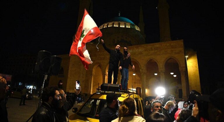 بالفيديو والصور .. احتفالات بتكليف نواف سلام وسط بيروت