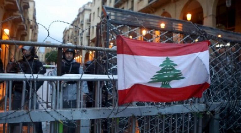 “واتساب” أسقط حكومة.. و”تفويلة سيارة” تشعل الشارع اللبناني من جديد؟