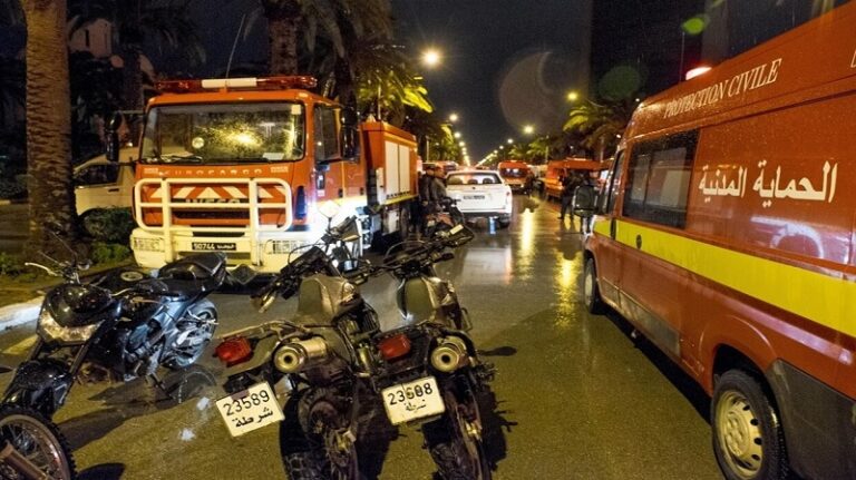 أضرم النار في نفسه قرب كنيس يهودي! (فيديو)