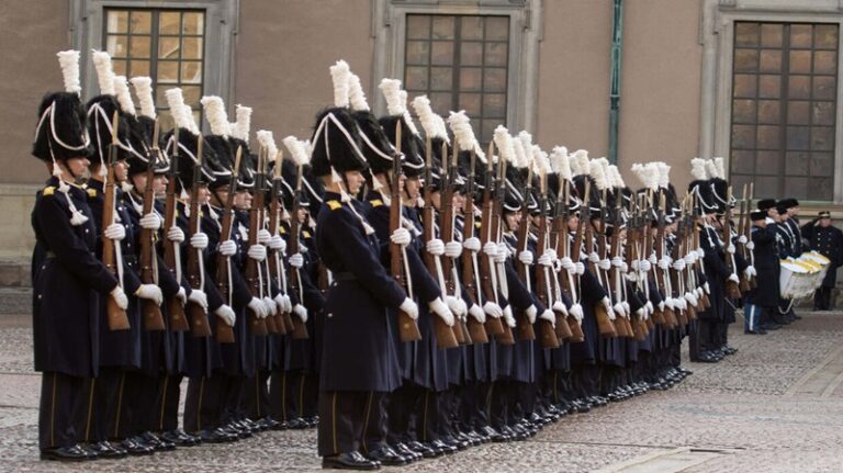 طعن نفسه عن طريق الخطأ!