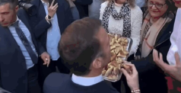 بالفيديو.. ماكرون يتناول “الصفيحة اللبنانية” في بيروت