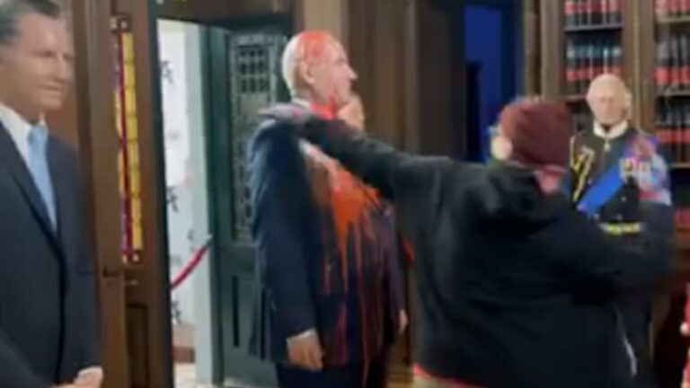 بالفيديو.. تحطيم تمثال لنتنياهو في المكسيك