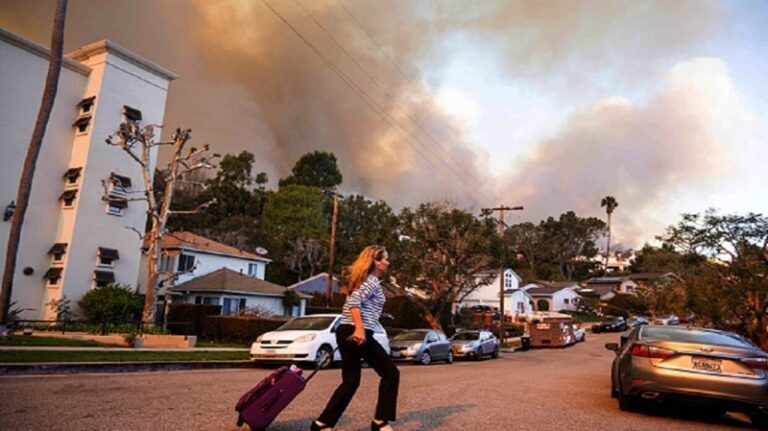 حرائق لوس أنجلوس تصل إلى منازل المشاهير.. وهاريس؟ (فيديو)