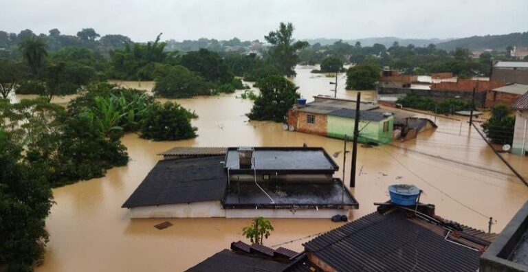 المياه تغمر شوارع سان باولو (فيديو)