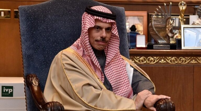 السعودية في لبنان مجدّداً: أنا من ينطق باسم السنّة!