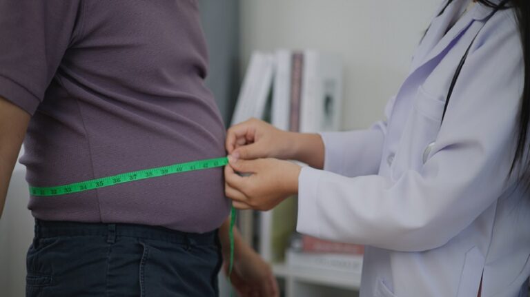 أطعمة تمنعك من خسارة دهون البطن