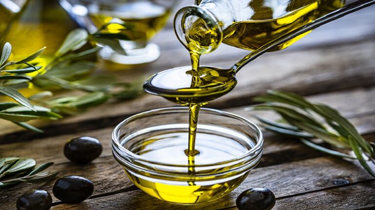 “جرعة زيت الزيتون”.. ضجة أكبر من فائدتها!