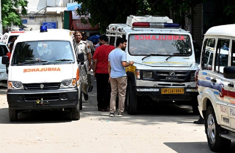 3 قتلى بتحطم مروحية لخفر السواحل الهندي (فيديو)