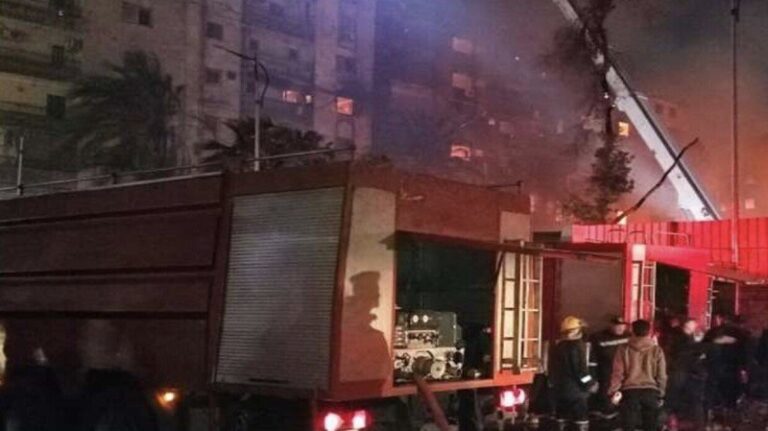 بالصور.. حريق في مطعم للوجبات السورية بمصر