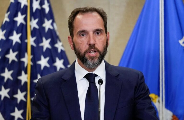 استقالة المدعي العام الذي حقق مع ترامب