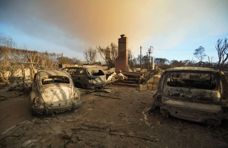 16 قتيلاً بحرائق كاليفورنيا