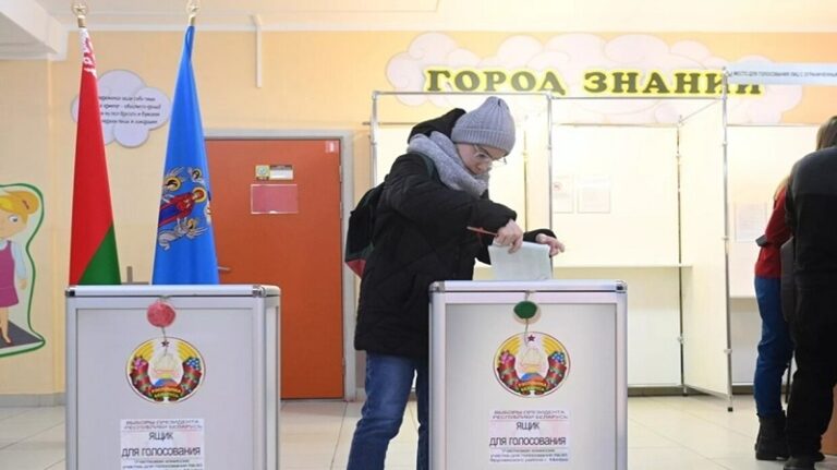 لوكاشينكو يتصدر نتائج الانتخابات الرئاسية في بيلاروس