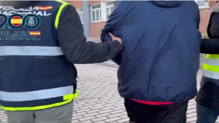 القبض على مدرب كرة قدم “متهم بالتحرش بالأطفال”