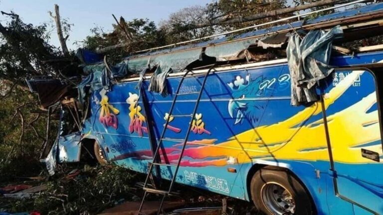 حادث ثان خلال 24 ساعة.. انقلاب حافلة تقل 18 صهيونياً في لاوس