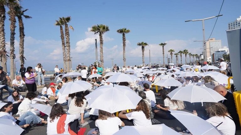 بالفيديو ـ مظاهرات في “تل أبيب” للإفراج عن الأسرى الصهاينة