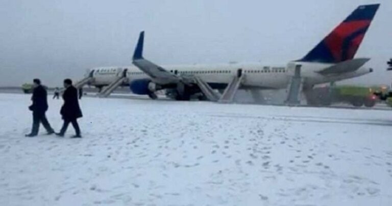 تعطل آلاف الرحلات الجوية في الولايات المتحدة (فيديو)