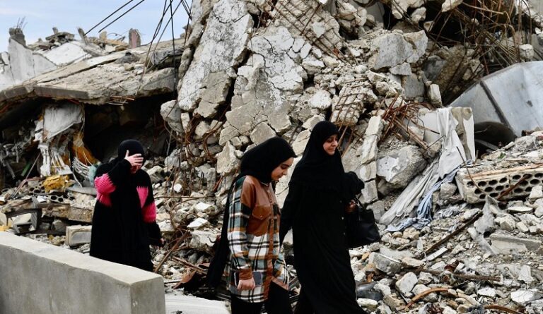 من سيعتذر من لبنان وغزة؟