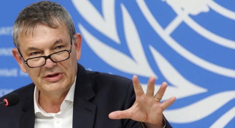 “الأونروا” تتعهد مواصلة مساعدة الفلسطينيين رغم حظرها