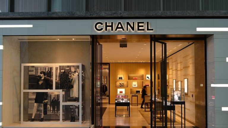 بالصور ـ شانيل تقدم مجموعتها لربيع وصيف 2025