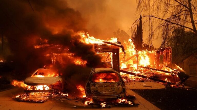 مستوطنون صهاينة يحرقون شاحنات في طولكرم.. وإصابات (فيديو)