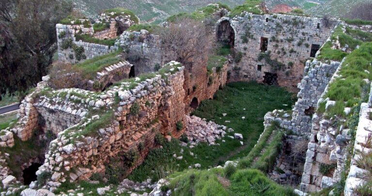 العدو يعتدي على القلعة التراثية في “دوبيه” (صوَر)