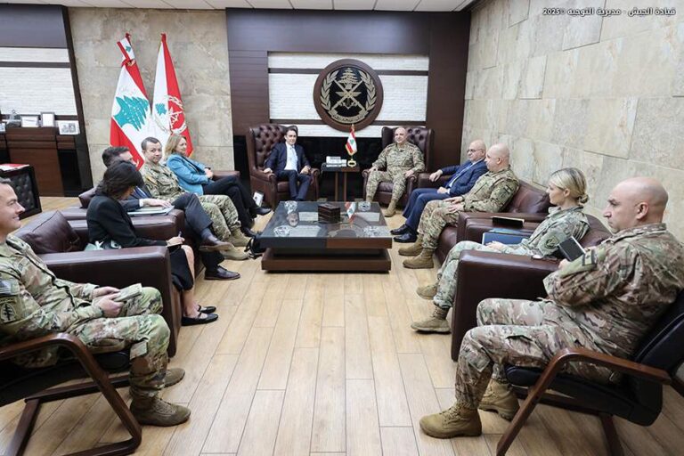 بالصورة.. قائد الجيش وهوكشتاين يبحثان آلية تطبيق اتفاق وقف إطلاق النار