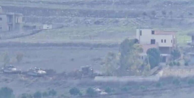 بالفيديو.. “ميركافا” العدو “تتجول” بين مارون الراس وبنت جبيل!