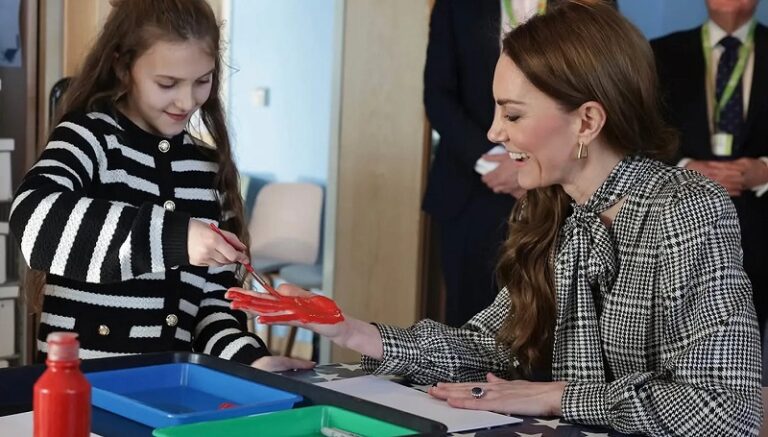 بخطوة معاكسة للتقاليد.. كيت ميدلتون توقف موكبها الملكي (فيديو)