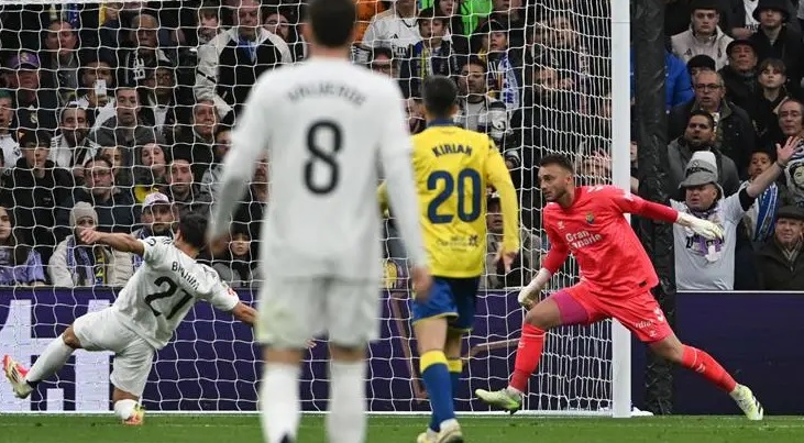 ريال مدريد يستعيد صدارة الليغا برباعية على حساب لاس بالماس