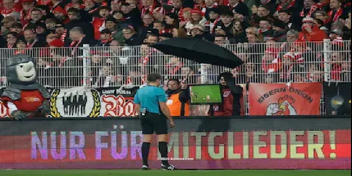 رابطة الدوري الألماني تبدأ تجارب للإعلان عن قرارات الحكام