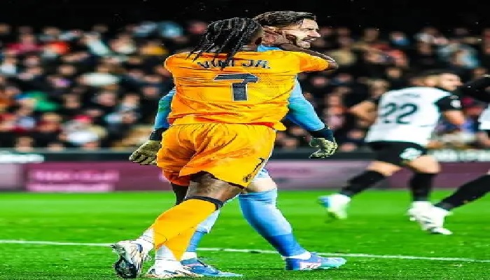 أنشيلوتي يُعلّق على طرد فينيسيوس والأخير يعتذر