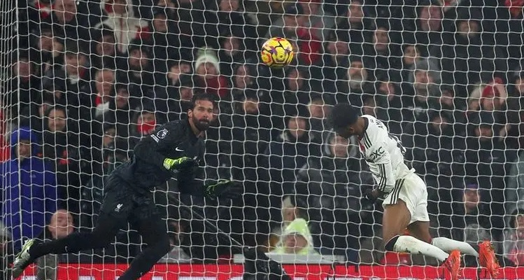 الدوري الإنكليزي لكرة القدم: التعادل الإيجابي يحكم موقعة ليفربول ومانشستر يونايتد