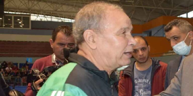 رحيل أسطورة الملاكمة الجزائرية