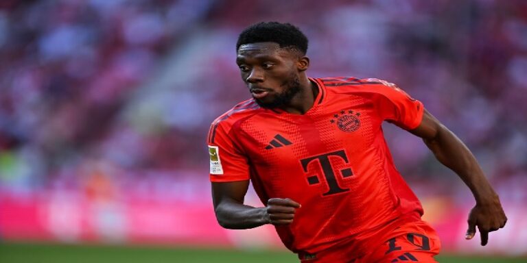 ألفونسو ديفيز يقترب من التوصل لقرار بشأن مستقبله مع بايرن ميونخ